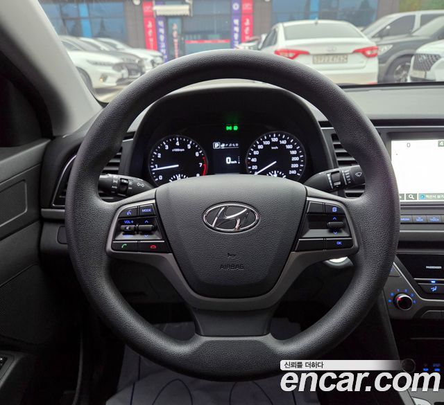 Hyundai AVANTE 2018 — photo 8