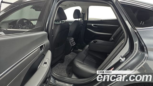Hyundai Sonata 2022 — photo 18