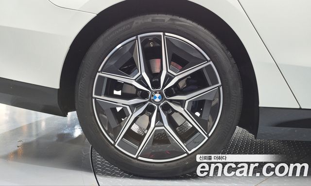 BMW 5-Series 2024 — photo 5
