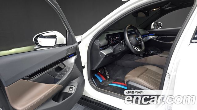 BMW 5-Series 2024 — photo 13