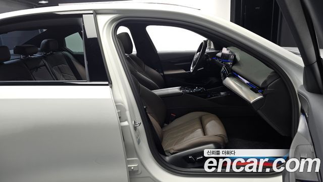 BMW 5-Series 2024 — photo 16