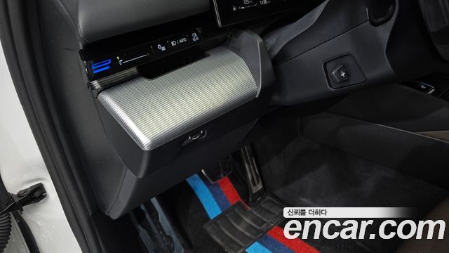 BMW 5-Series 2024 — photo 30