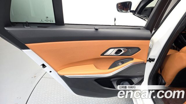 BMW 3-Series 2024 — photo 15