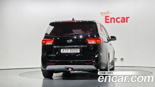 Kia Canival 2018 — photo 4