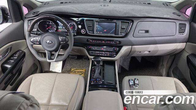 Kia Canival 2018 — photo 10
