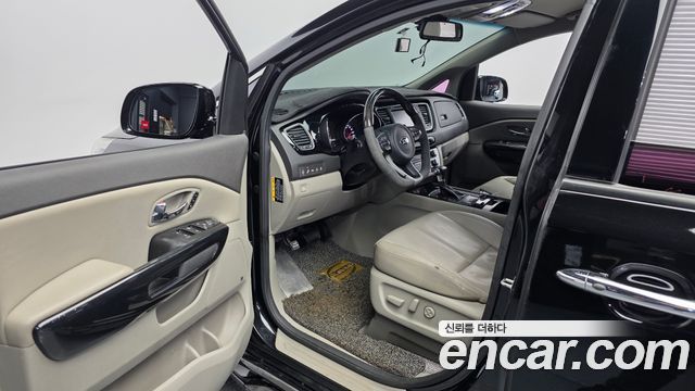 Kia Canival 2018 — photo 13