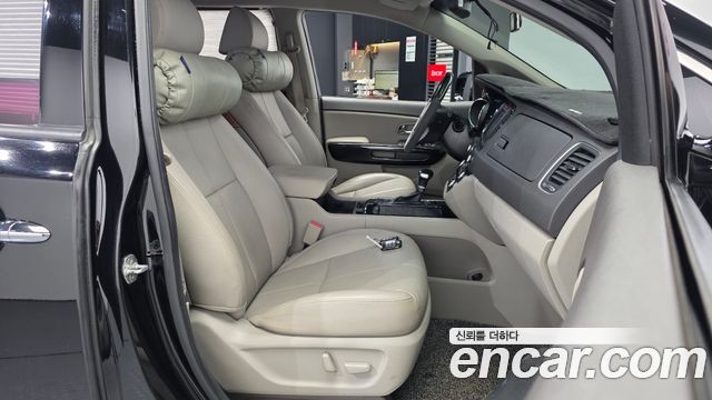 Kia Canival 2018 — photo 17