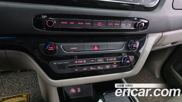 Kia Canival 2018 — photo 22