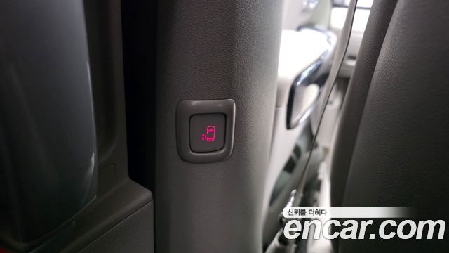 Kia Canival 2018 — photo 31