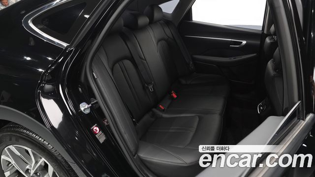 Hyundai Sonata 2022 — photo 18