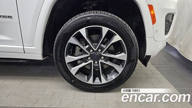 Jeep Cherokee 2023 — photo 7