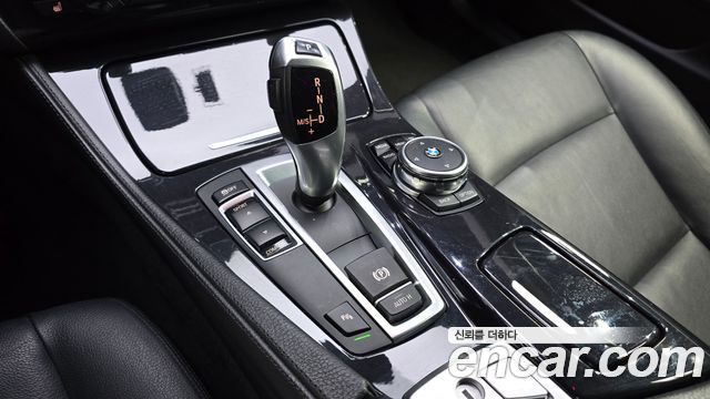BMW 5-Series 2015 — photo 9