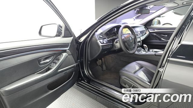 BMW 5-Series 2015 — photo 10