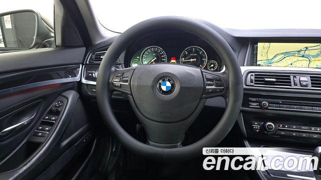 BMW 5-Series 2015 — photo 12
