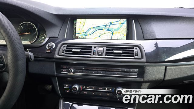 BMW 5-Series 2015 — photo 13