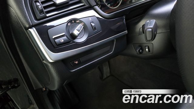 BMW 5-Series 2015 — photo 20