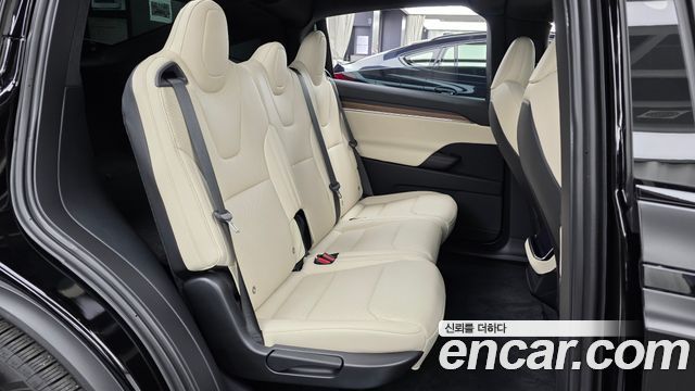 Tesla Model X 2026 — photo 17