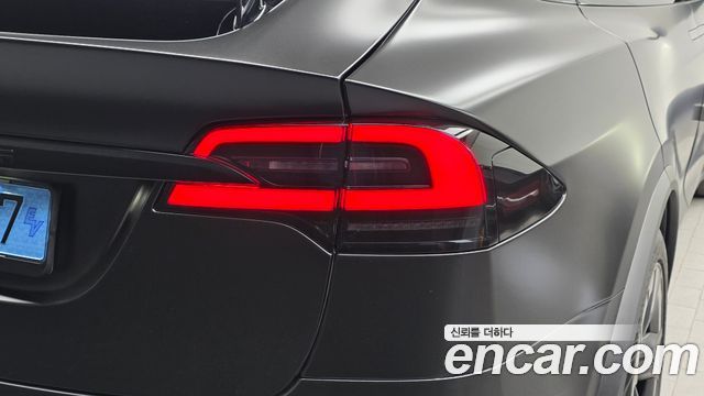 Tesla Model X 2026 — photo 9