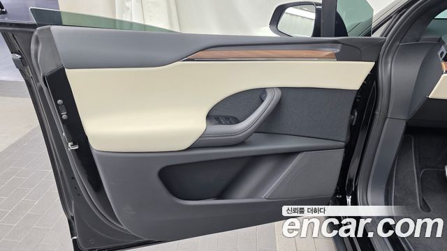 Tesla Model X 2026 — photo 14