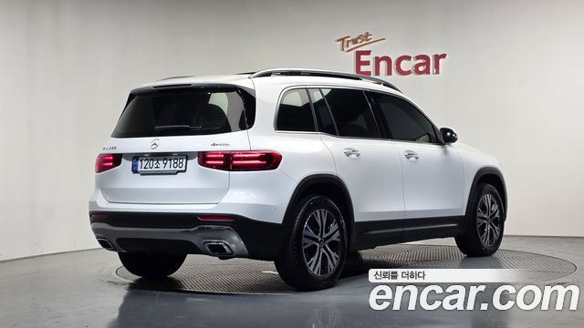 Mercedes-Benz GLB-Class 2024 — photo 2