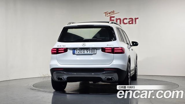 Mercedes-Benz GLB-Class 2024 — photo 4