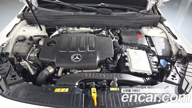 Mercedes-Benz GLB-Class 2024 — photo 6