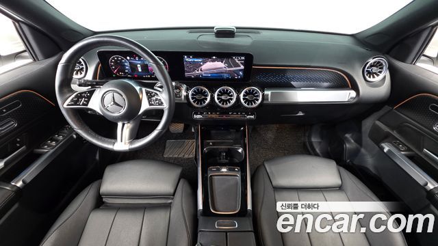 Mercedes-Benz GLB-Class 2024 — photo 10