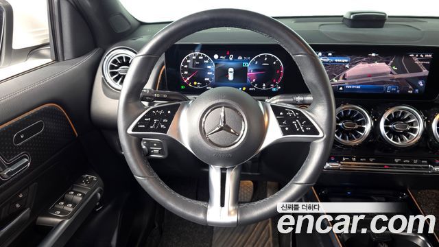 Mercedes-Benz GLB-Class 2024 — photo 19