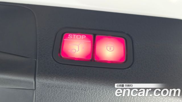 Mercedes-Benz GLB-Class 2024 — photo 23