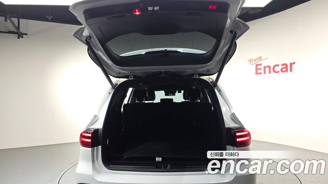 Mercedes-Benz GLB-Class 2024 — photo 24