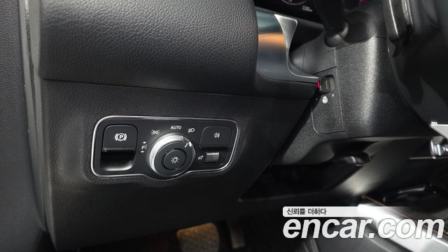 Mercedes-Benz GLB-Class 2024 — photo 26