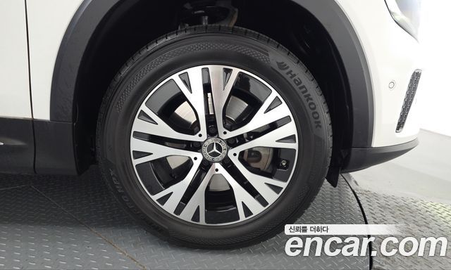 Mercedes-Benz GLB-Class 2024 — photo 7
