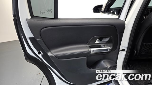 Mercedes-Benz GLB-Class 2024 — photo 15