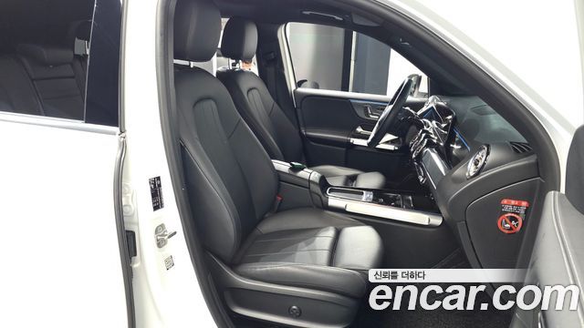 Mercedes-Benz GLB-Class 2024 — photo 16