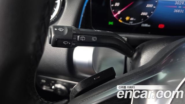 Mercedes-Benz GLB-Class 2024 — photo 27