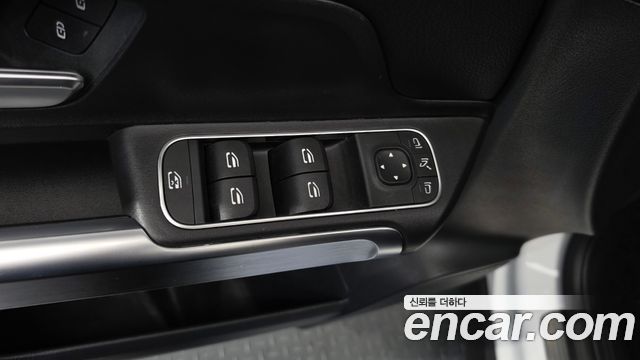 Mercedes-Benz GLB-Class 2024 — photo 28
