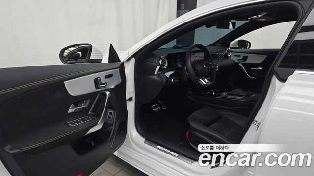 Mercedes-Benz CLA-Class 2025 — photo 13
