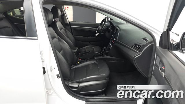 Hyundai AVANTE 2020 — photo 11