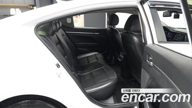 Hyundai AVANTE 2020 — photo 12