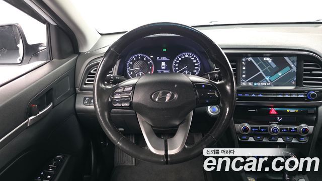 Hyundai AVANTE 2020 — photo 13