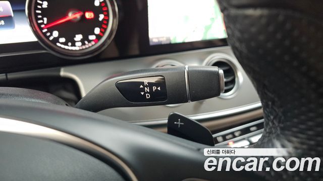 Mercedes-Benz E-Class 2018 — photo 12