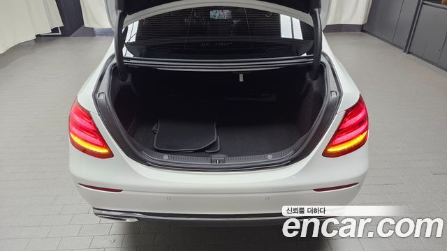 Mercedes-Benz E-Class 2018 — photo 21
