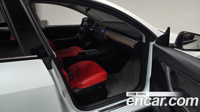 Tesla Model Y 2022 — photo 17