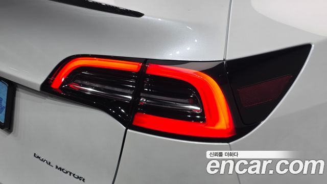 Tesla Model Y 2022 — photo 9