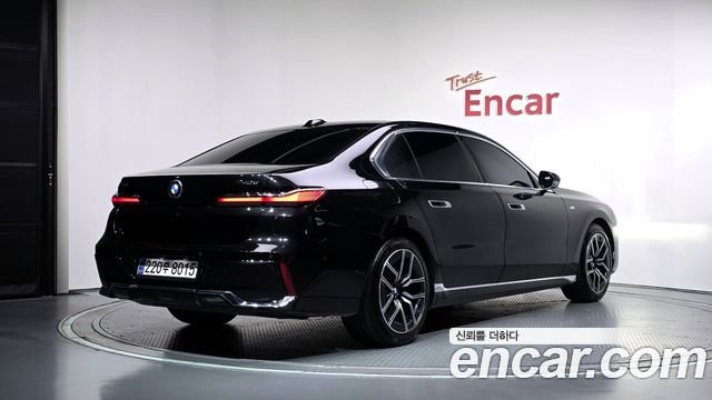 BMW 7-Series 2024 — photo 2