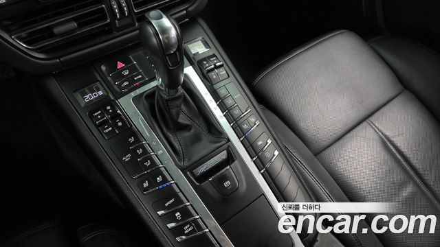 Porsche Macan 2019 — photo 9
