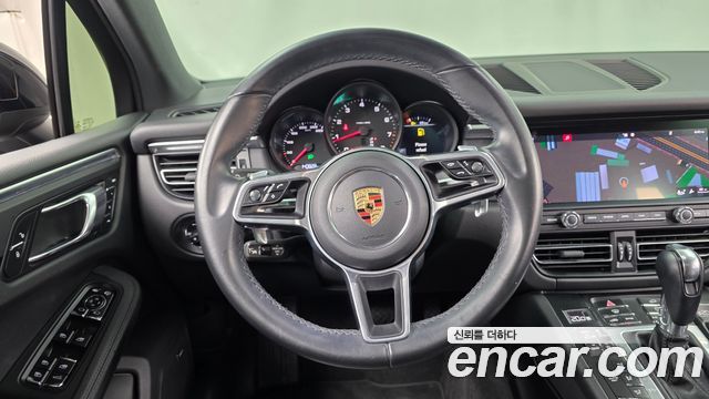 Porsche Macan 2019 — photo 13