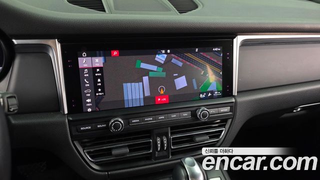 Porsche Macan 2019 — photo 14