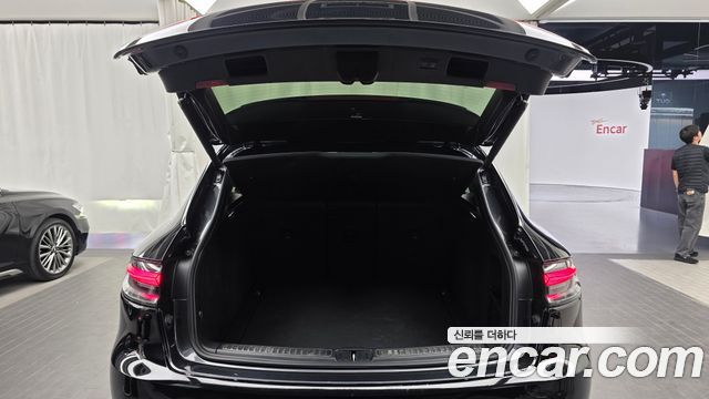 Porsche Macan 2019 — photo 19