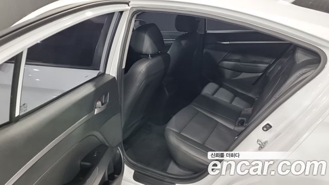 Hyundai AVANTE 2019 — photo 11